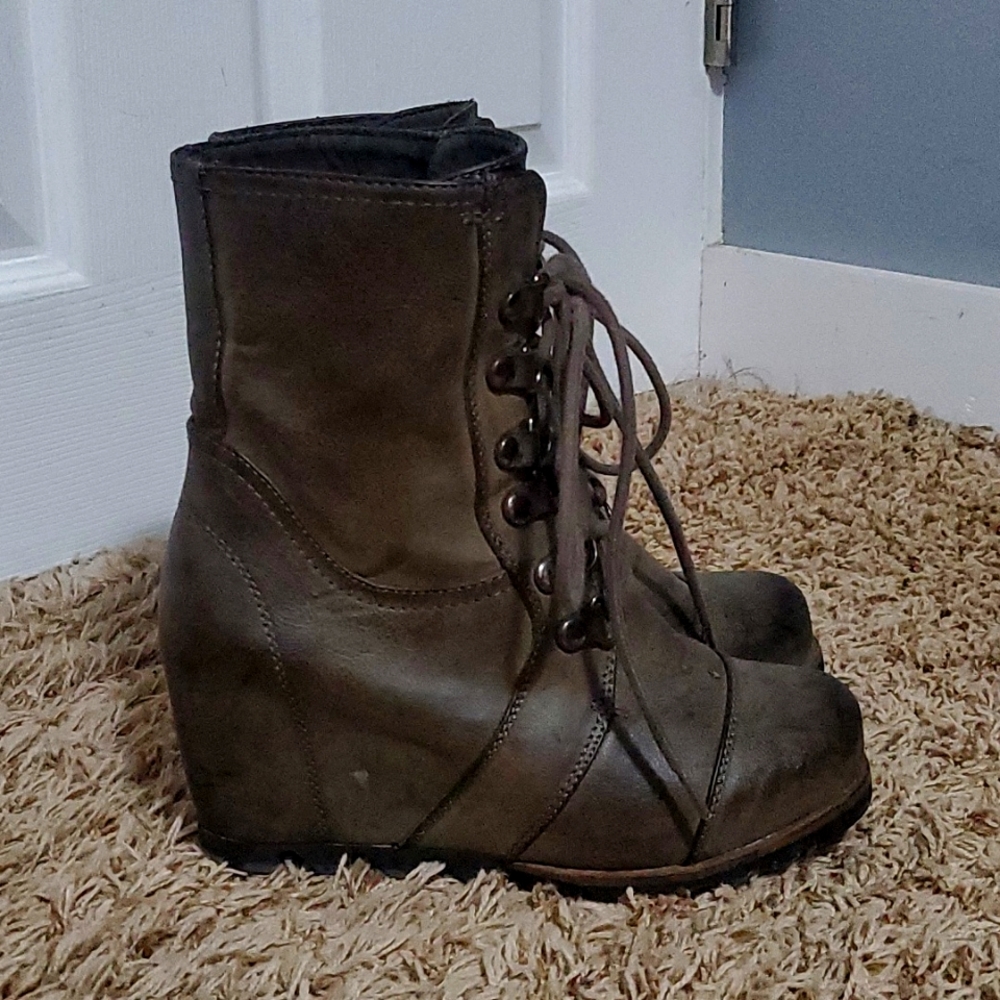 Adorable Brown Fall Wedges